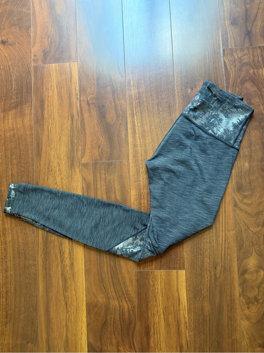 Lululemon RARE Wunder Under Gray and Silver Foil Workout Leggings / Size 4 / EUC - Picture 7 of 7